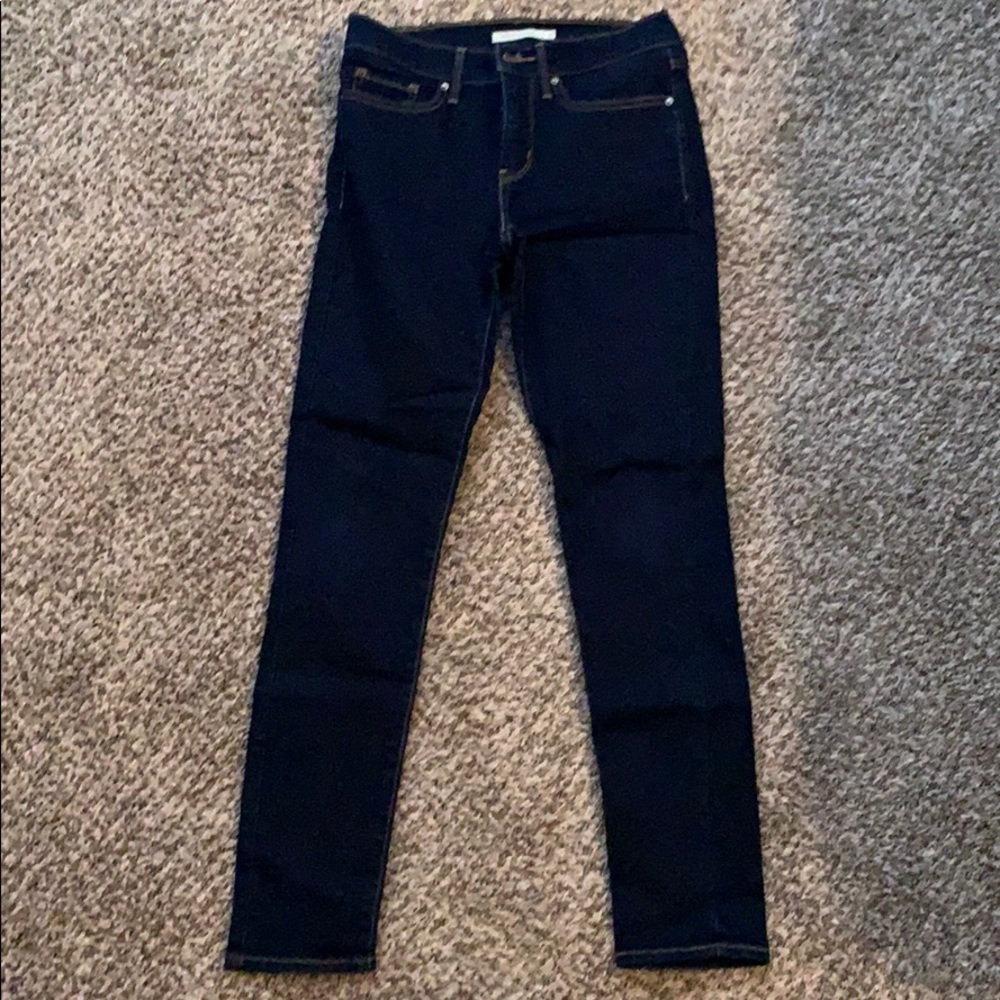 LEVI’s dark blue shaping skinny jeans. Size 27.
